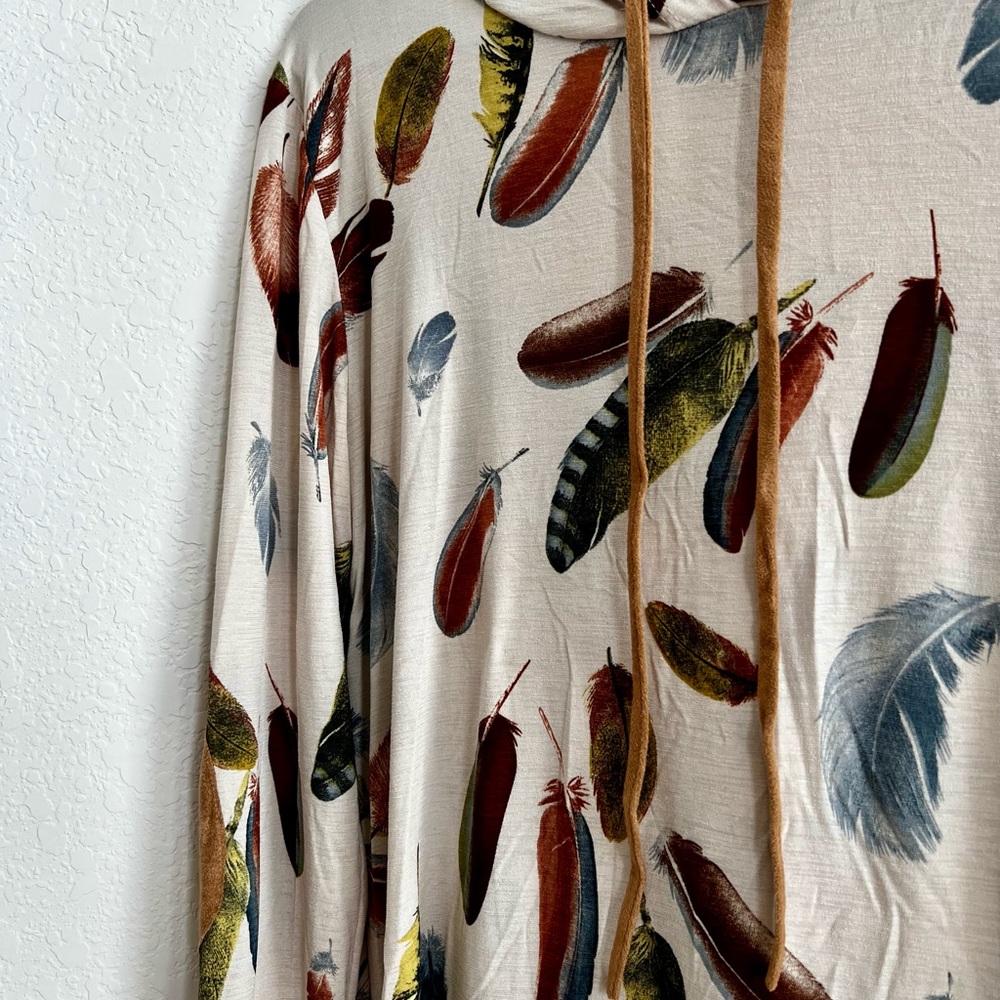 Multicolor Feather Pattern Top - Picture 2 of 4